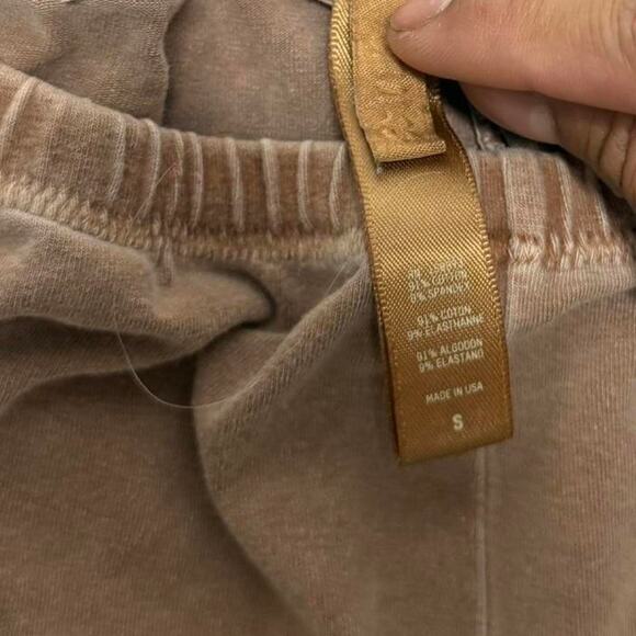 Skims Camel Color Biker Outdoor Shorts Size Small - Picture 4 of 4